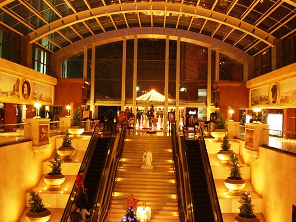 7.ఇంద్రభవనం లాంటి...