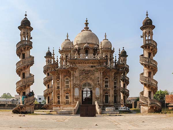 7.మహాబద్ మక్బారా