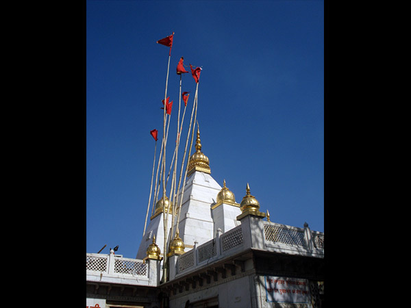 8. నైనాదేవి దేవాలయం 