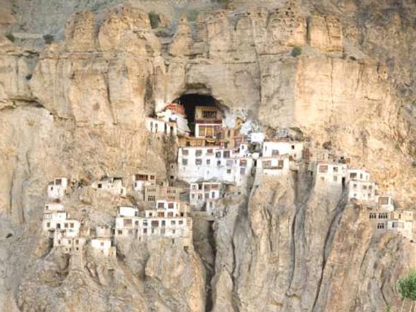 1.పుక్తల్ ఆశ్రమం