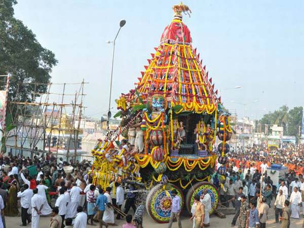 10. పెద్ద ఎత్తున జాతర