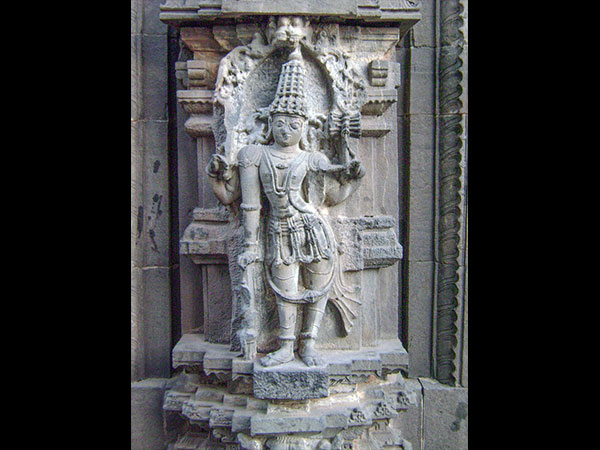 11. 40 స్థంభాల పై 