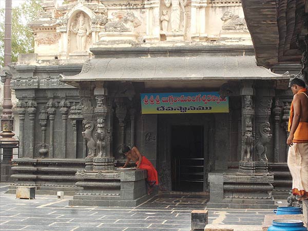 12. మరో విశిష్ట ఆలయం