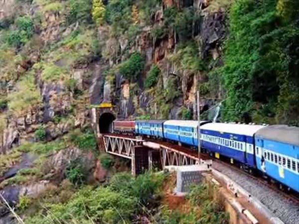 13. రైలు ప్రయాణం