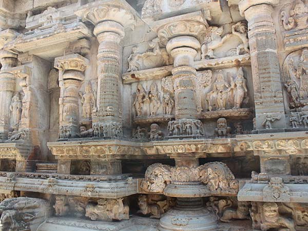 ఆదిశంకరాచార్యలు స్థాపించారు.