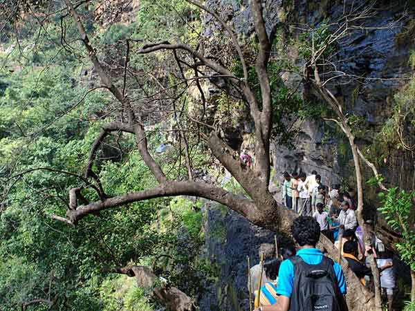 15 కొండలు ఎక్కి దిగాలి