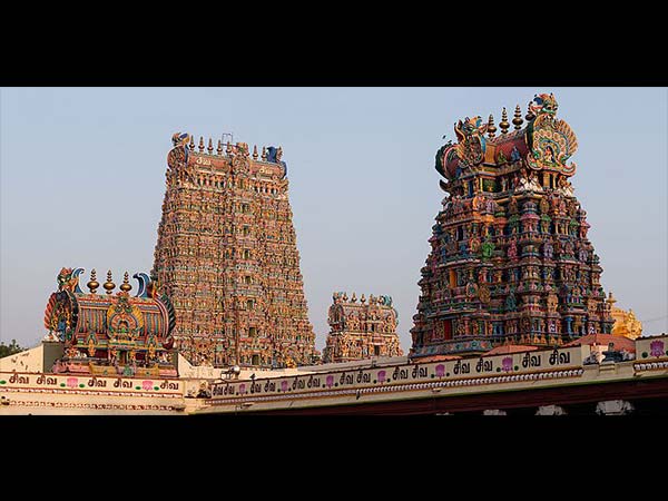 17. రెండు బంగారు గోపురాలు