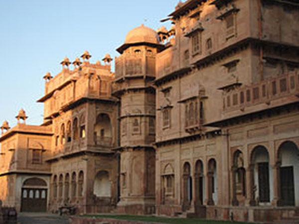 18. దగ్గర్లో చూడదగ్గ పర్యాటక ప్రాంతాలు 