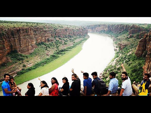 2. పర్వత పంక్తుల మధ్య