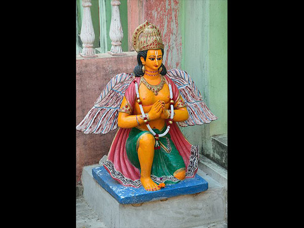 దీంతో వినత దాస్యానికి అంగీకరిస్తుంది