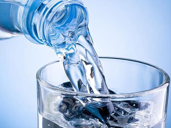 2. మినరల్ వాటర్, సిగరెట్టు