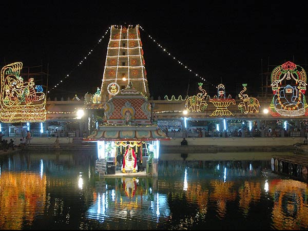 2. రాతి నుంచి రక్తం 