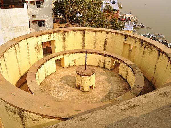 24. జంతర్ మంతర్