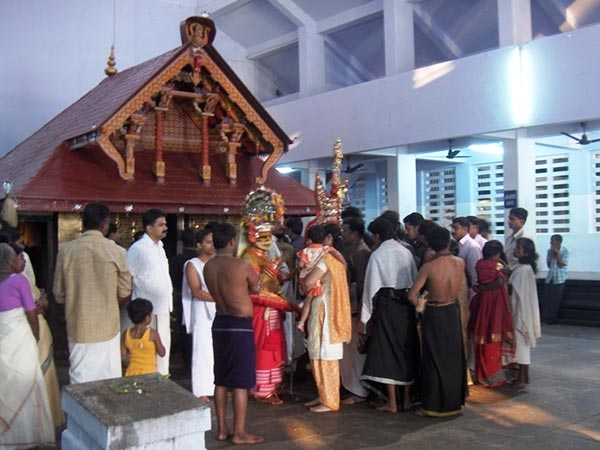 3. పరస్సినిక్కడవు ఆలయం, 