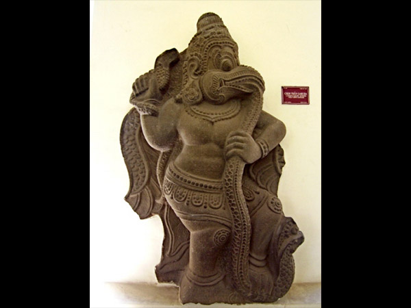 ఆ పాద ముద్రలు ఇప్పుడూ చూడవచ్చు