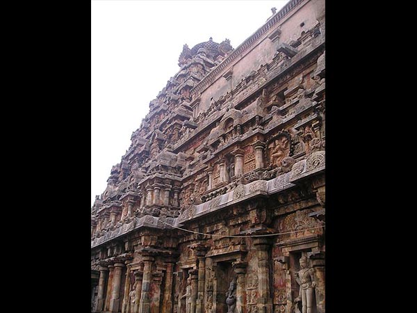 7.అమ్మన్ దేవాలయం ఉంది