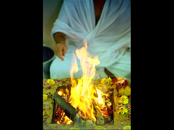 8. అగ్ని రూపంలో జ్వలిస్తున్నాడు...