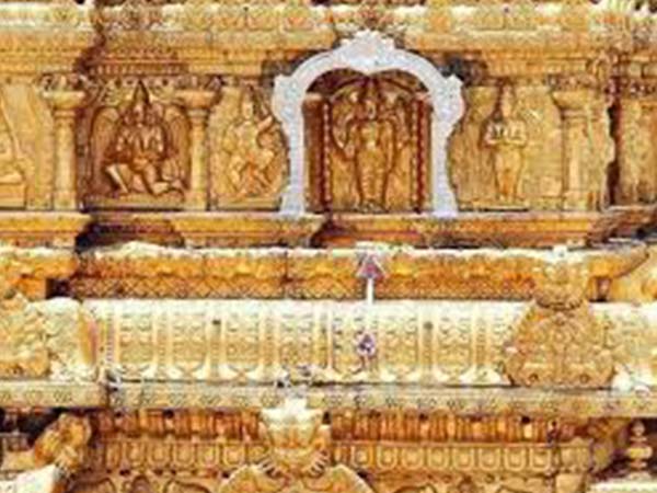 10. గుడి పై నంది విగ్రహం ఉంది