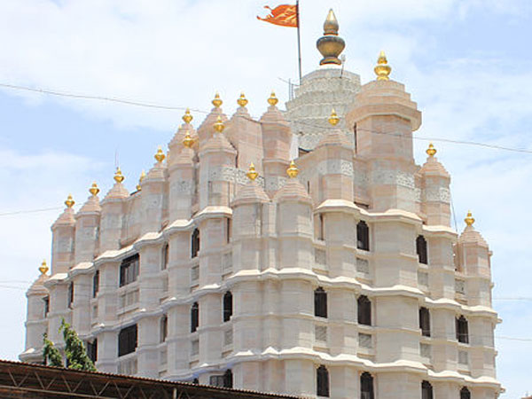 10. ముంబైలోని సిద్ధి వినాయక దేవాలయం