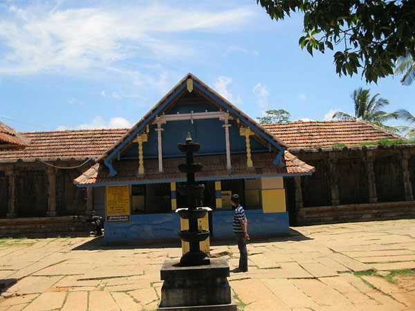 10 దేవాలయాన్ని నిర్మించాడు