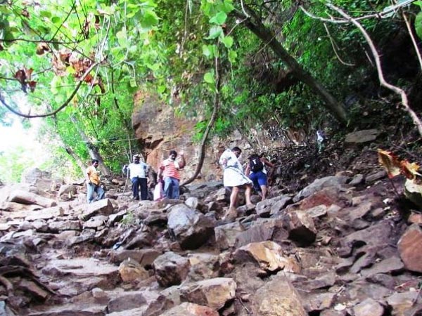 8.పూజారి ఉండడు