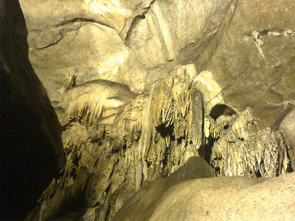 17. విశాఖ పట్టణానికి 90 కిలోమీటర్ల దూరంలో