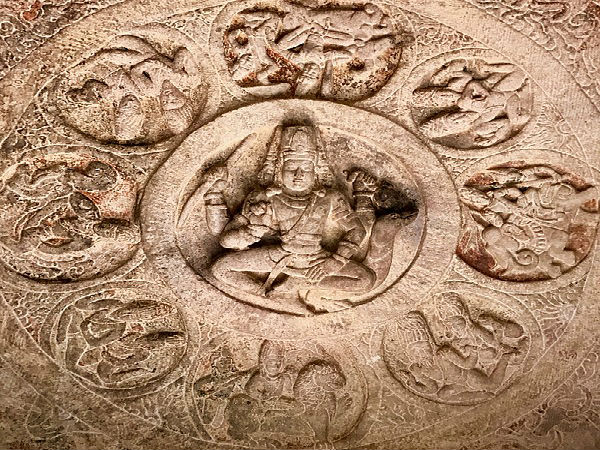 2. ఎనిమిది చేతులు