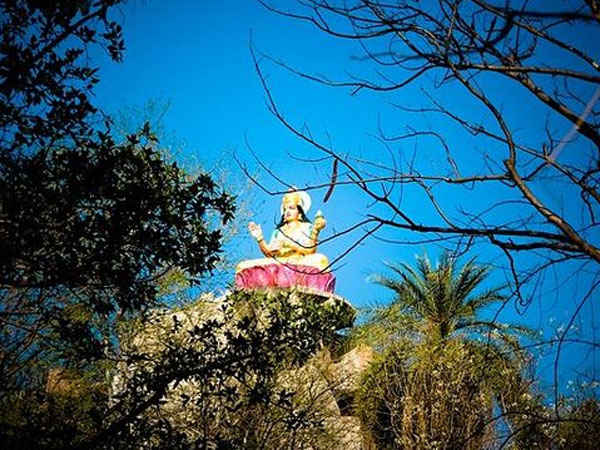 4. తమస్సు చేస్తాడు