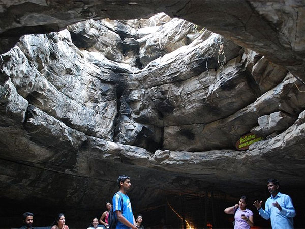 6. బెలూం గుహలు