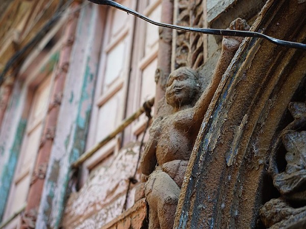 9. ఒక భూ గృహంలో