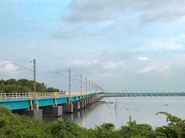 9. వెంబానంద్ రైల్వే బ్రిడ్జ్