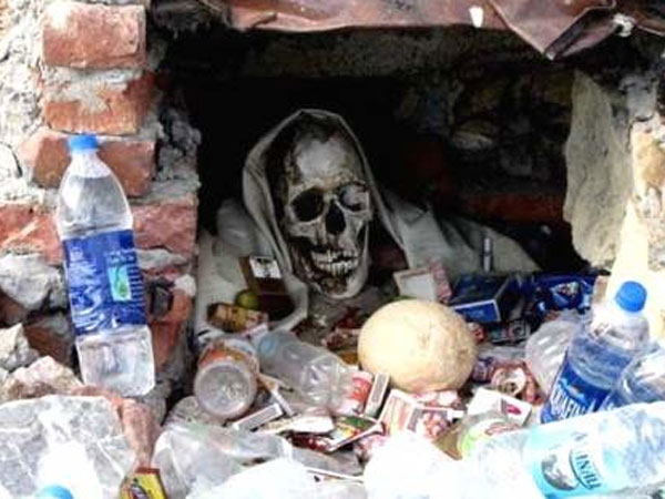 9. సిగరెట్, మినరల్ వాటర్