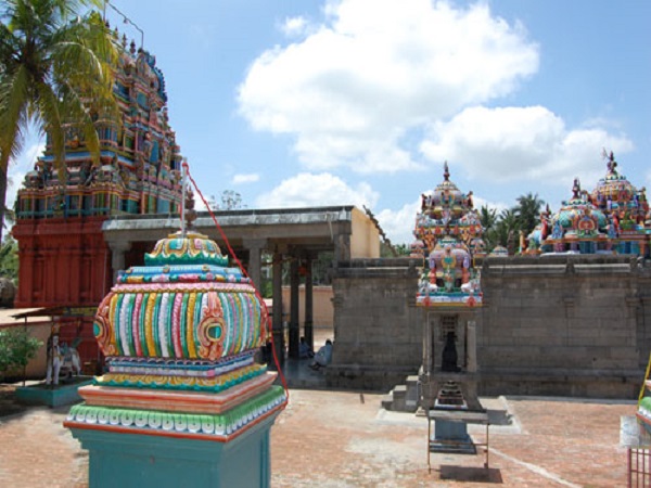 చక్రవర్తి అనే వ్యాపారికి