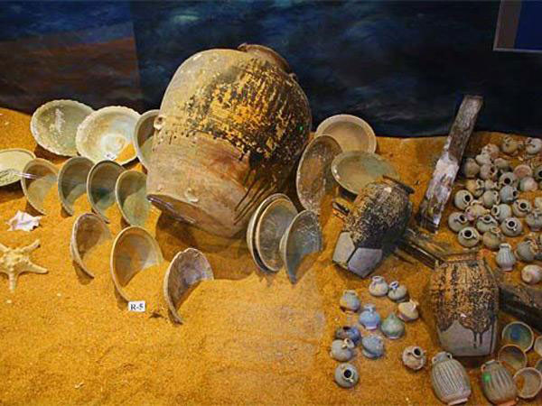 10.12వేల బంగారు నాణ్యాలు