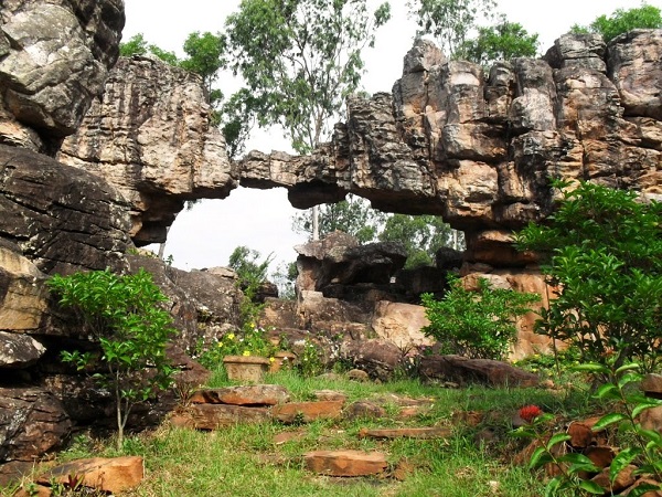 శిలా తోరణం