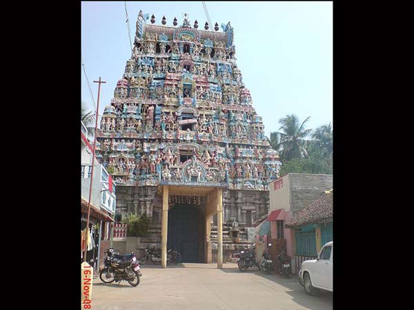 లక్షలాదిమంది భక్తులు