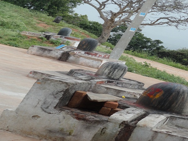 చల్లాచదురుగా విసిరేస్తాడు