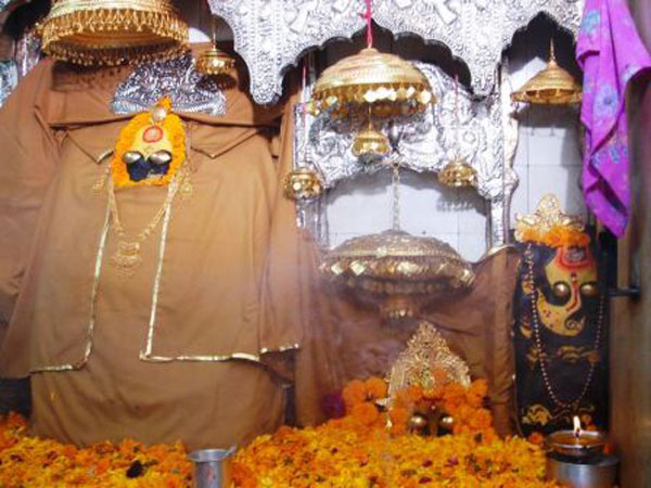 దేవాలయాన్ని నిర్మిస్తారు. 