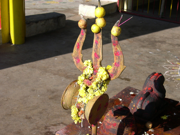 త్రిశూలంతో