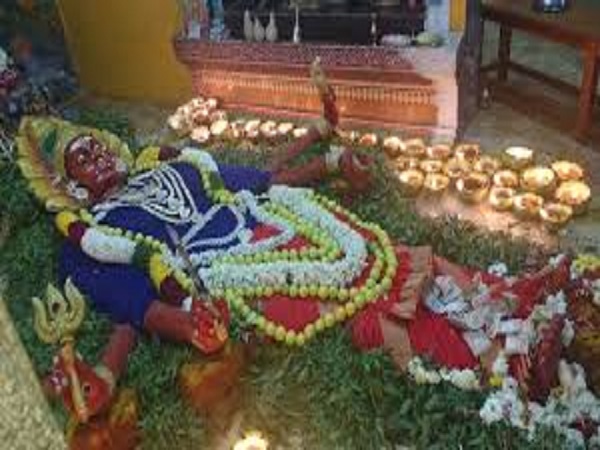 ఉత్తర దిక్కుగా