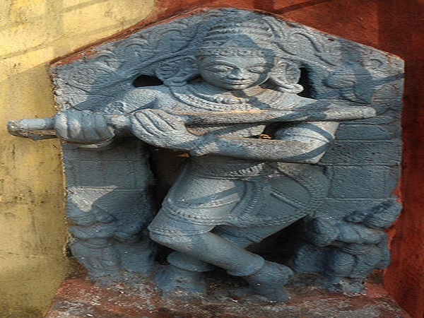 పిక్క పై నల్లని మచ్చ కూడా