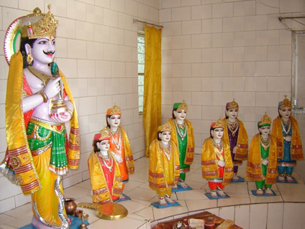 అక్కడక్కడా