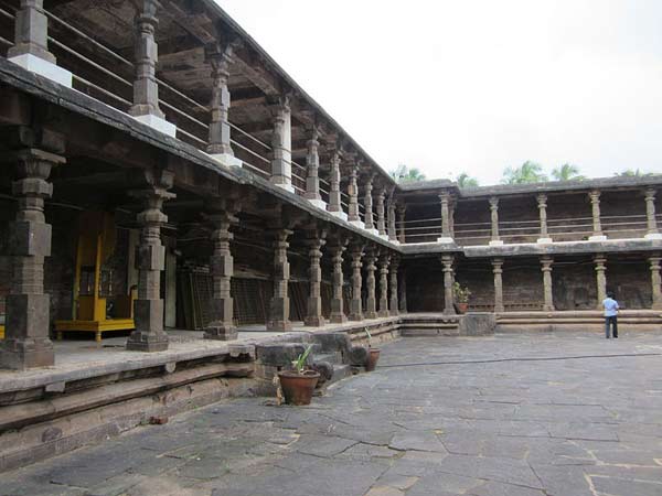 రెండు ప్రాకారాలు