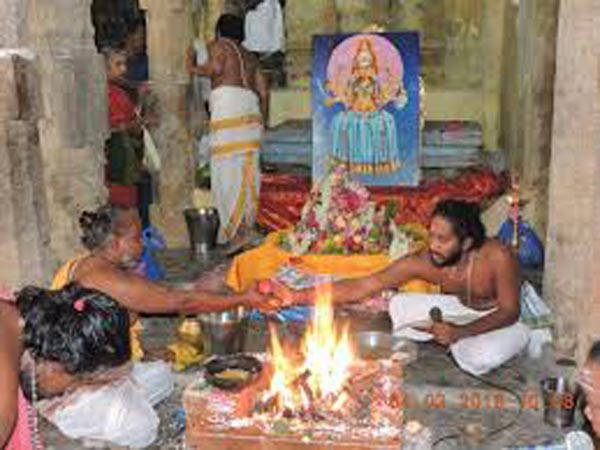 ఎనిమిది చేతులతో