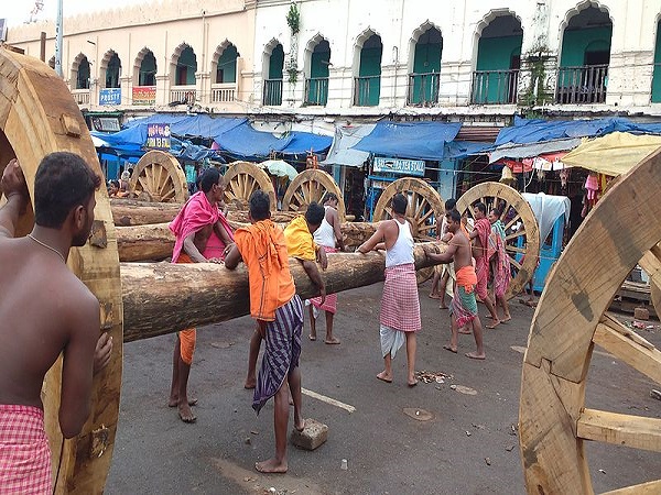 నేత్రోత్సవంతో ప్రారంభమయ్యి
