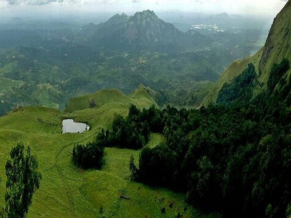 చాంబ్రా పర్వత శిఖరం