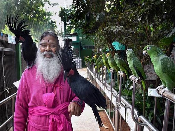 2000 చిలుకమ్మలు ఒకే చోట