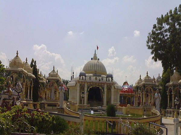 దిగుడు బావిలా