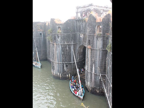 22 ఎకరాలు