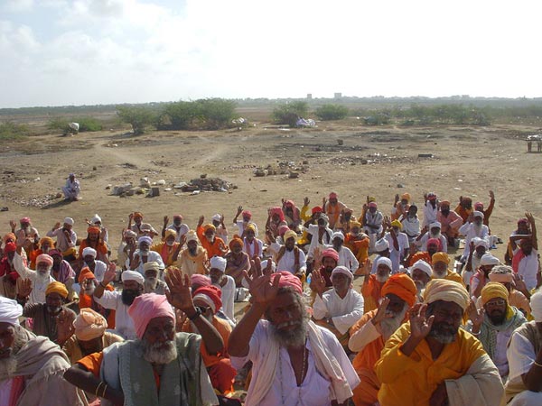 గోమతి నదీ తీరంలో